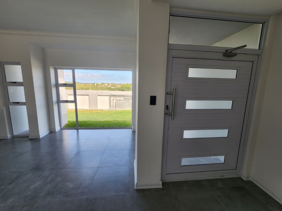 To Let 3 Bedroom Property for Rent in Aston Bay Eastern Cape